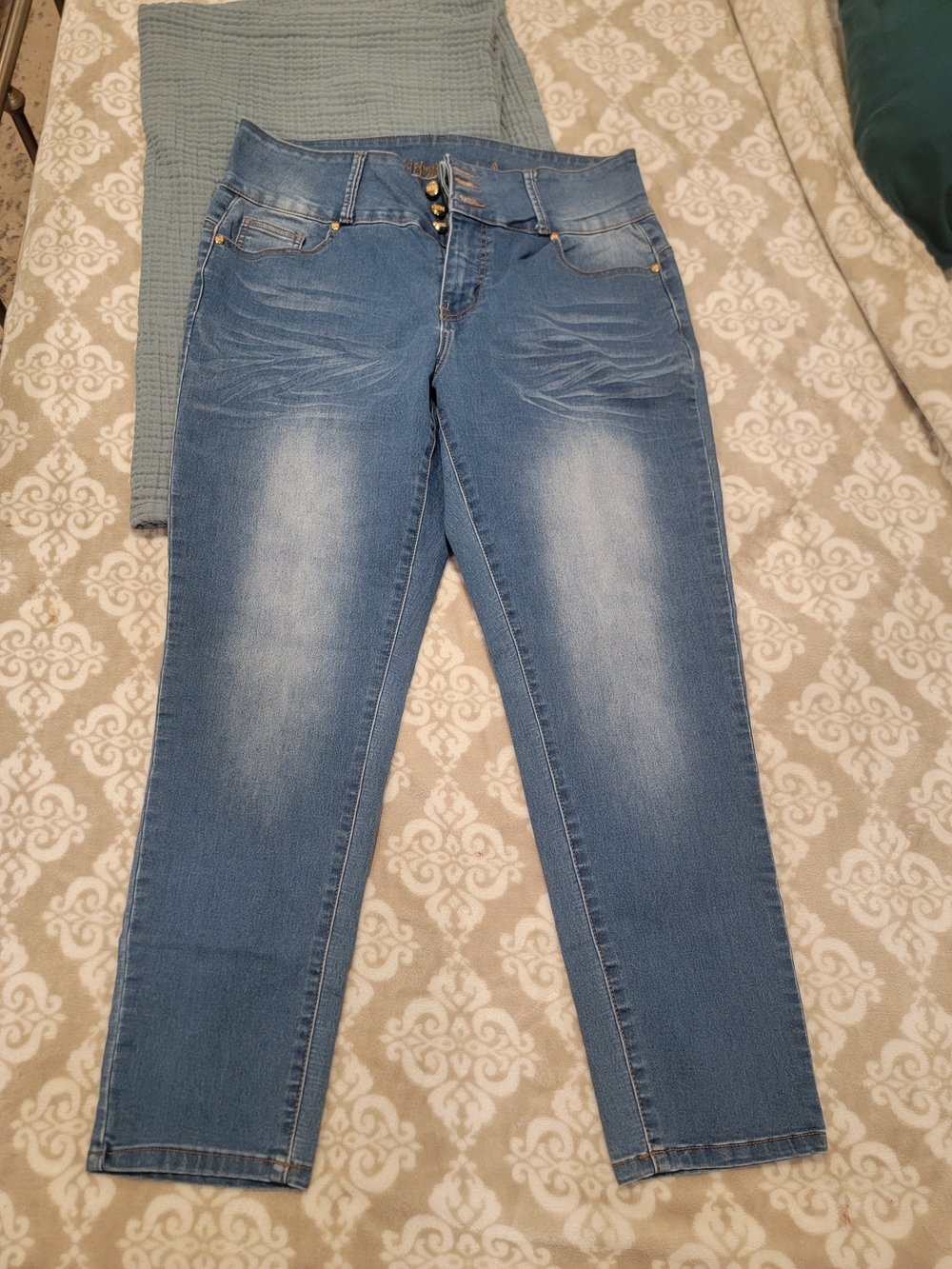 Women’s High-Rise Light Blue Stretch Jeans